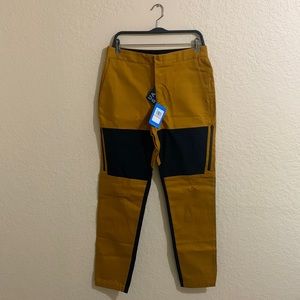 Under Armour Gold Rust Cargo Joggers Tapered Pants Men's NWT